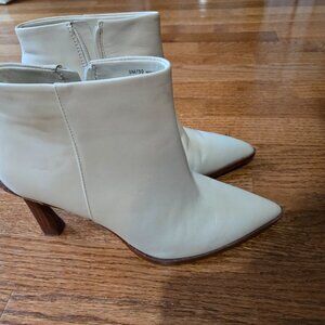 Vince Camuto Booties Sz 9